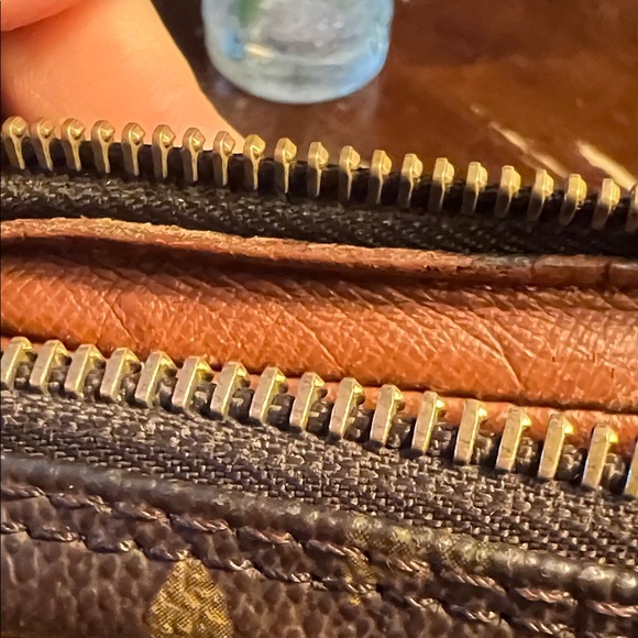 Authentic Vintage Louis Vuitton Brown and Tan Monogram Clutch/Bag - Picture 12 of 17